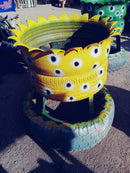 Floreira Decorativa de Pneu com Suporte – Ideal para Varandas e Paisagismo Ecológico