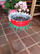 Floreira de Pneu Reciclado com Pés de Ferro – Design Rústico e Ecológico para Jardim