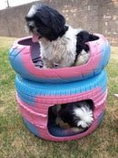 Casinha Artesanal de Pneu para Gatos – Modelo de Dois Andares Sustentável e Charmoso