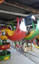 Escultura de Arara em Pneu Reciclado – Ideal para Quintais e Paisagismo Rústico