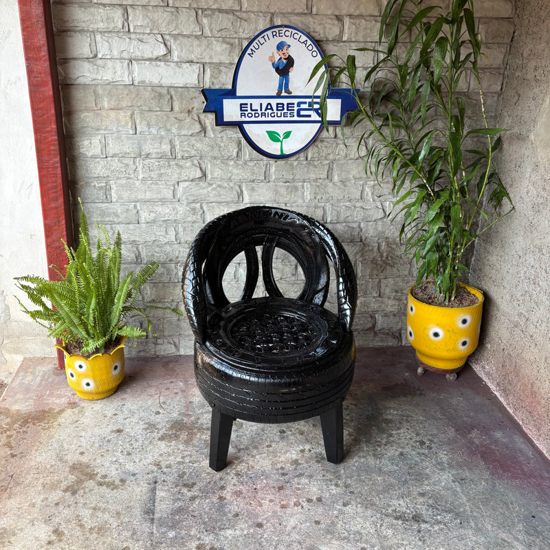 Jogo de Cadeira de Pneu com 4 Cadeiras e 1 Mesinha”