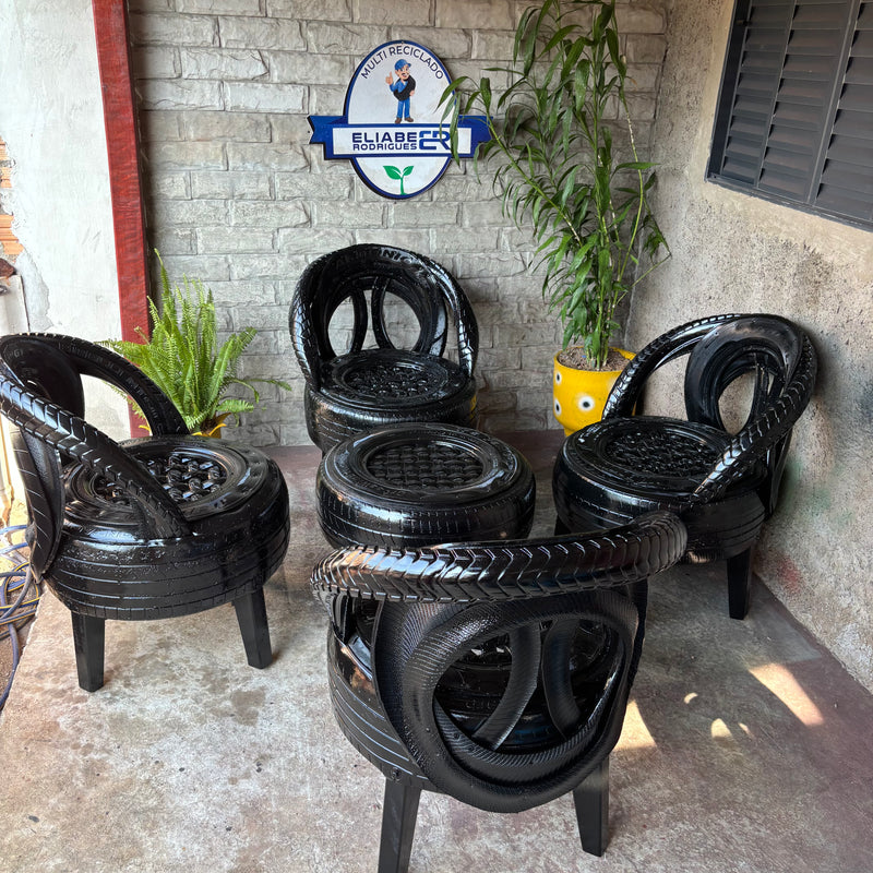 Jogo de Cadeira de Pneu com 4 Cadeiras e 1 Mesinha”