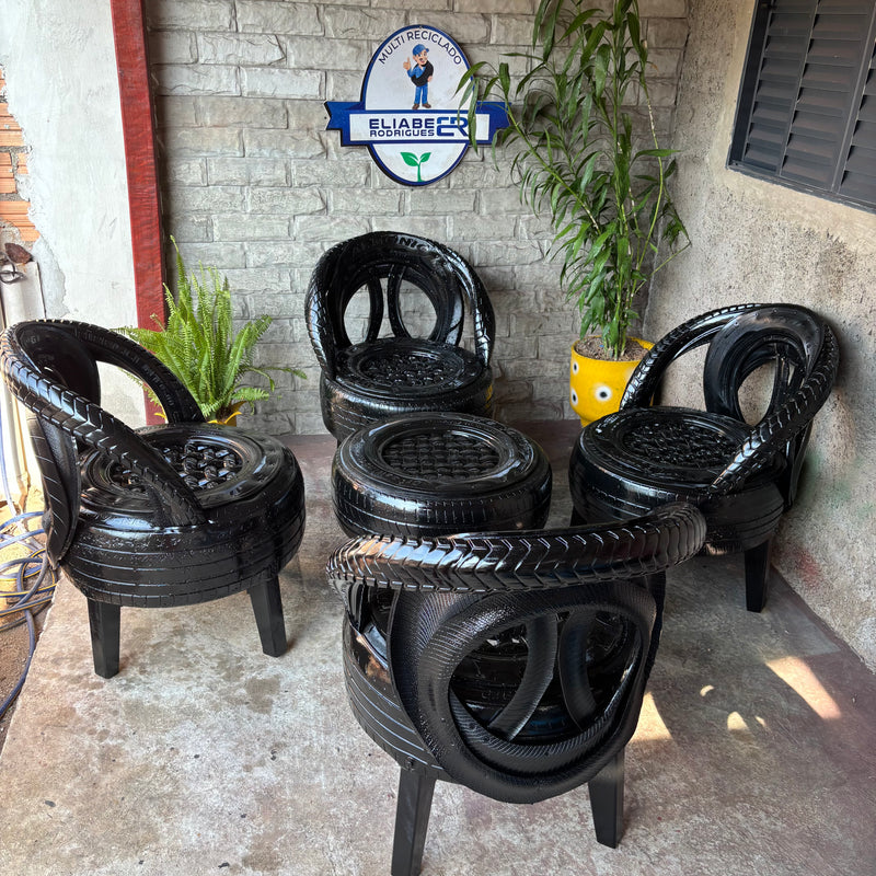 Jogo de Cadeira de Pneu com 4 Cadeiras e 1 Mesinha”