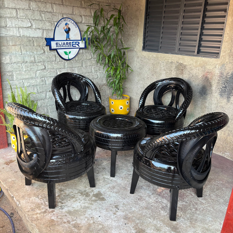 Jogo de Cadeira de Pneu com 4 Cadeiras e 1 Mesinha”