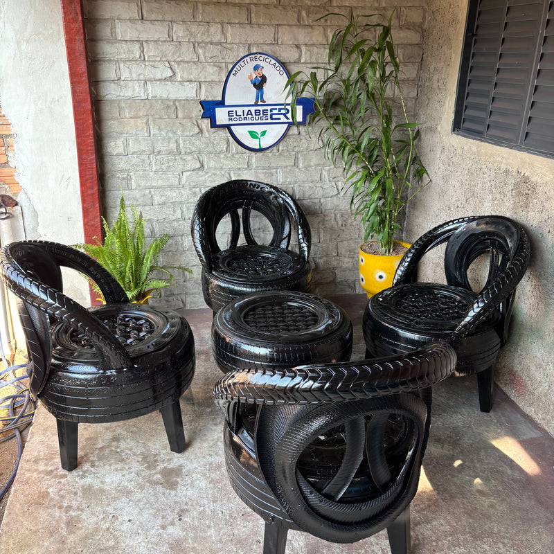 Jogo de Cadeira de Pneu com 4 Cadeiras e 1 Mesinha”