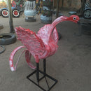 Escultura de Flamingo em Pneu Reciclado – Peça Única para Quintais e Paisagismo