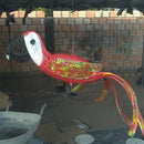 Escultura de Arara em Pneu de Moto Reciclado – Ideal para Quintais e Varandas