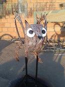 Escultura de Coruja em Pneu Reciclado – Ideal para Quintais e Paisagismo Criativo