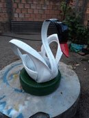 Escultura de Cisne em Pneu Reciclado – Ideal para Quintais e Paisagismo Criativo